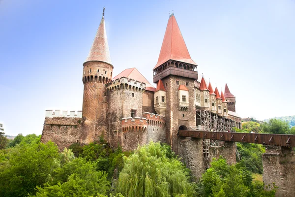 El Castillo Hunyad. Castillo renacentista en Hunedoara, Rumania — Foto de Stock