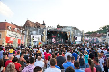 Müzik Festivali ursus evrim piata Sfatului'deki, sütyen