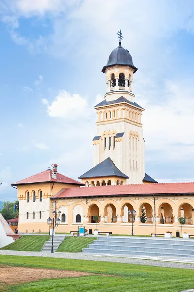 Het aartsbisschoppelijk kathedraal in alba iulia, Transsylvanië, romani — Stockfoto