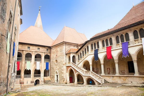 Uvnitř hradu hunyad. Rumunsko — Stock fotografie