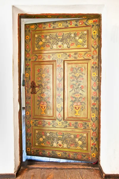 Puerta antigua vintage en estilo rumano . —  Fotos de Stock
