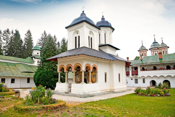 The old Church at the Sinaia Monastery in Sinaia. Romania. — Stock Photo, Image
