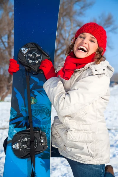 Piękne młode snowboardzista w zimowe ubrania z snowboardowe — Zdjęcie stockowe