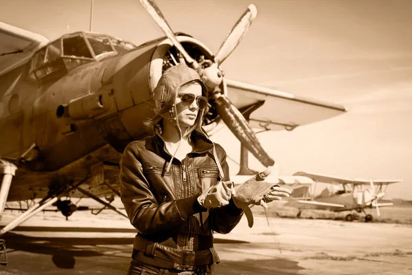Portrait of beautiful female pilot — Stock Photo, Image