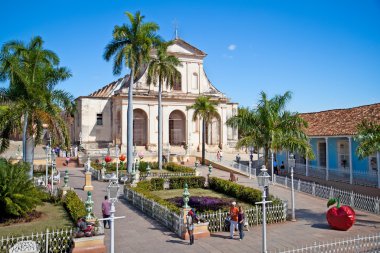 turistler Trinidad, Küba tipik mimarisine hayran kalın..
