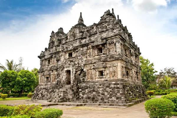 Candi Sari templo budista em Java. Indonésia . — Fotografia de Stock