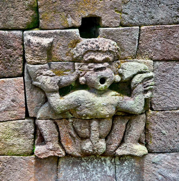 Escultura de pedra em antigo erótico Candi Sukuh-Hindu Templo em J — Fotografia de Stock