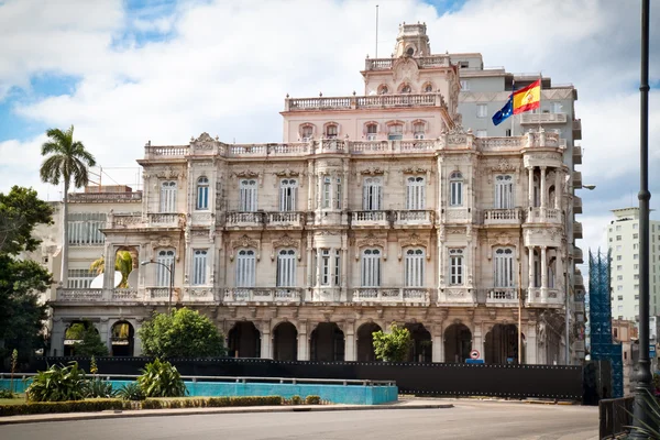 Bâtiment de l'ambassade d'Espagne dans la vieille Havane — Photo