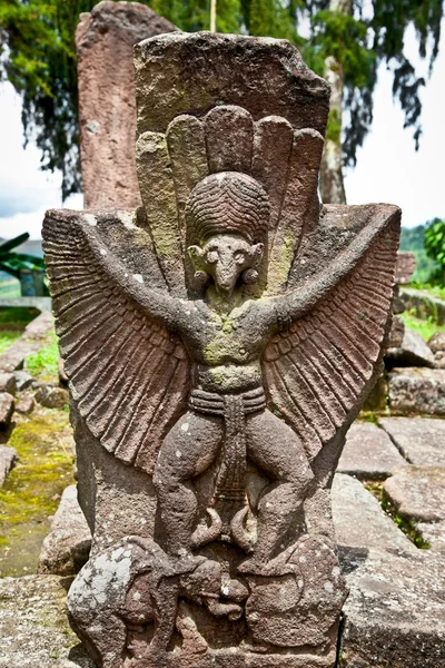 Kő szobor ősi Candi Sukuh a Java, Indonézia — Stock Fotó