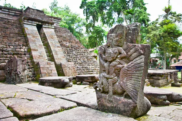 Staré erotické candi sukuh hinduistický chrám na Jáva, Indonésie — Stock fotografie