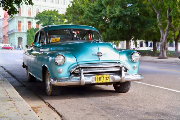 Vintage car in Ciudad de La Habana, Cuba . — Foto de Stock