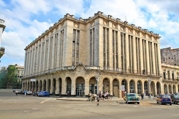 Słynny teatr i filmowe payret budynku w starej Hawanie, na Kubie — Zdjęcie stockowe