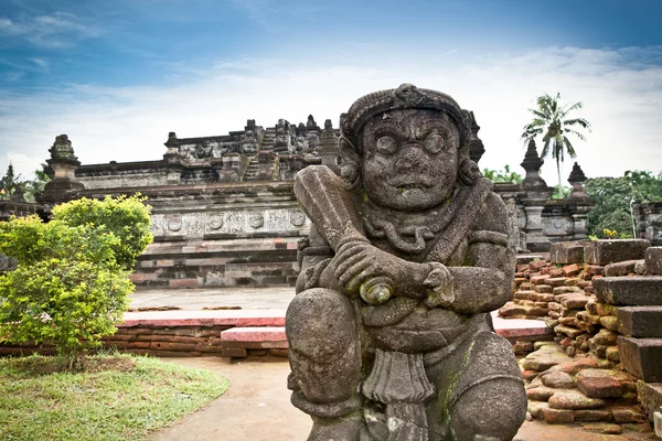 Stenen standbeeld in penataran tempel, blitar, java, Indonesië — Stockfoto