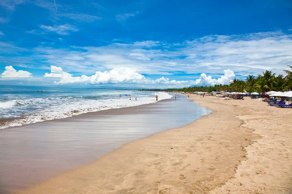 Dreamland pięknej piaszczystej plaży na bali — Zdjęcie stockowe