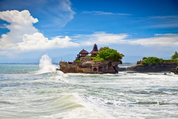 Tanah çok Tapınak, bali en önemli hindu Tapınağı — Stok fotoğraf