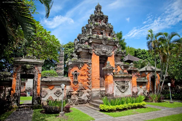 Brama wjazdowa negeri propinsi Muzeum w denpasar, bali — Zdjęcie stockowe