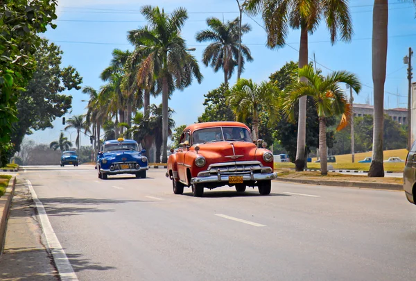在哈瓦那举行的美国经典车。古巴. — 图库照片