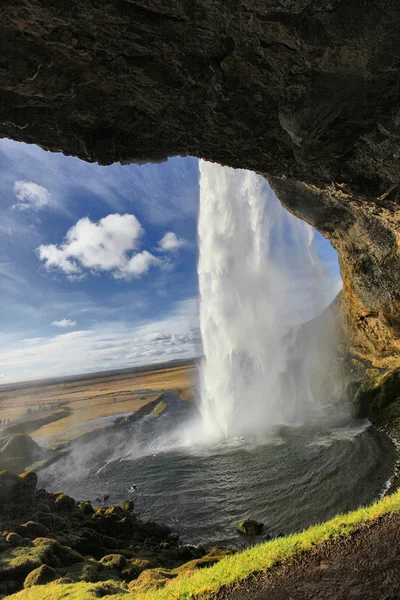 Vesiputous Seljalandsfoss — kuvapankkivalokuva