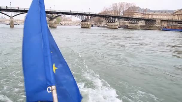 Navigatie op seine — Stockvideo