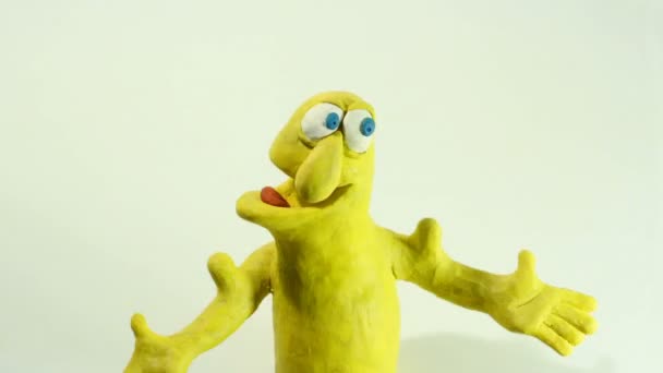 homme d'argile jaune 