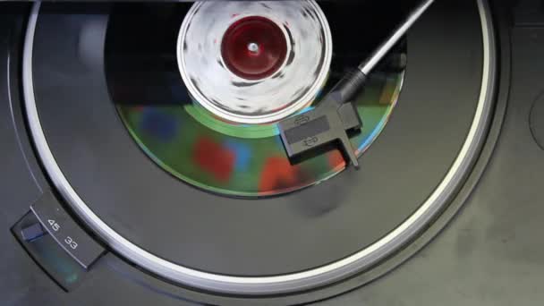 Ročník gramofon s vinyl předvádíte — Stock video