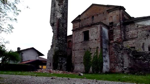 Casa abandonada . — Vídeo de stock