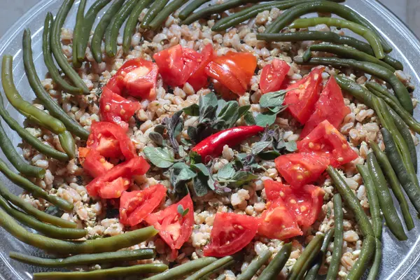 Piatto vegetariano farro — Foto Stock