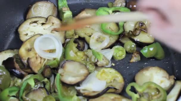 Stir vegetables — Stock Video