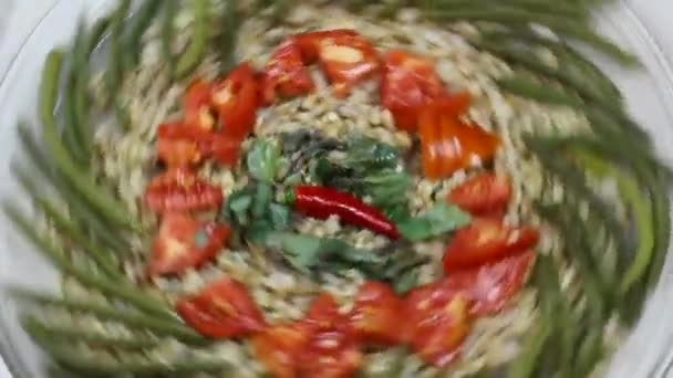 Обертовий spelt блюдо — стокове відео