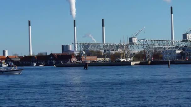 Contaminación de la fábrica del puerto — Vídeos de Stock