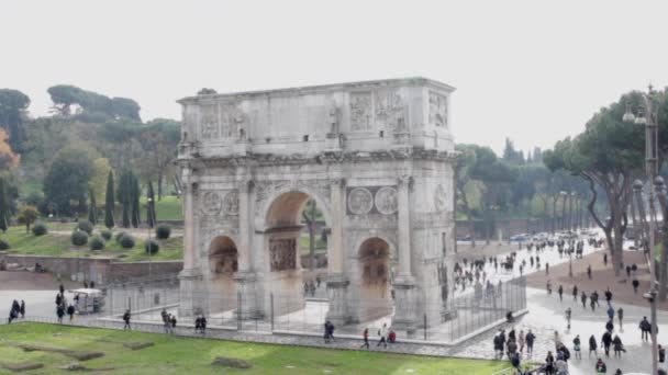 De boog van Constantijn aan het einde van de Palatijnse heuvel — Stockvideo