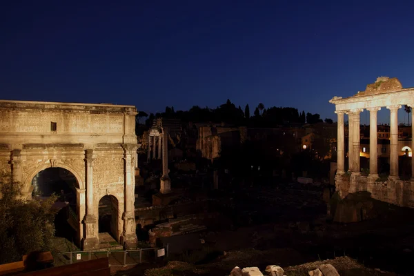 Ruins of the Roman Forum by night — Stock Photo, Image