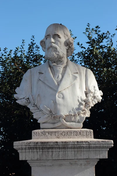 Estatua de Menotti Garibaldi en los jardines del Janículo, Roma —  Fotos de Stock
