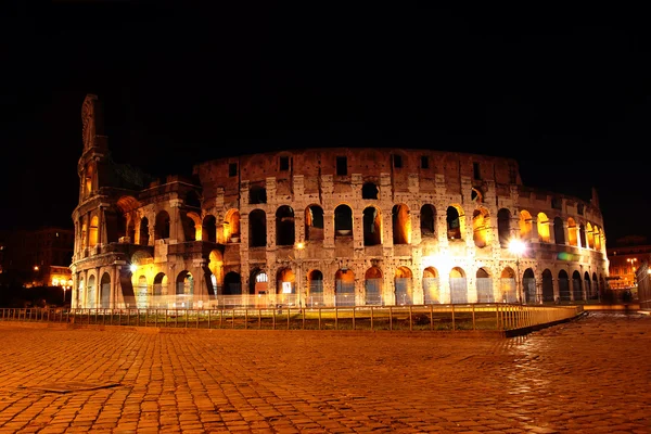 Coliseo de noche —  Fotos de Stock