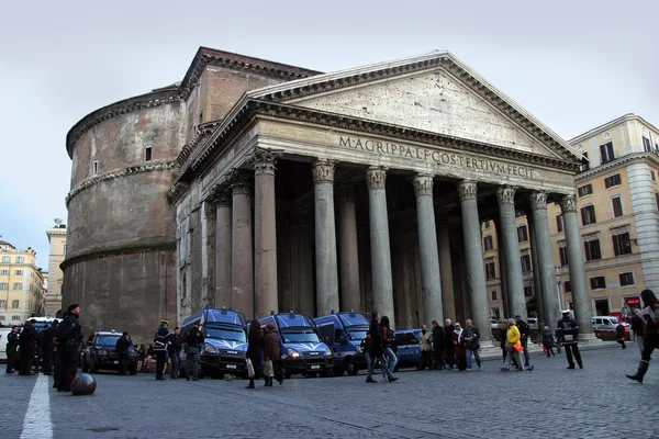 Pantheon exterior with strong police guard — Stock Photo, Image