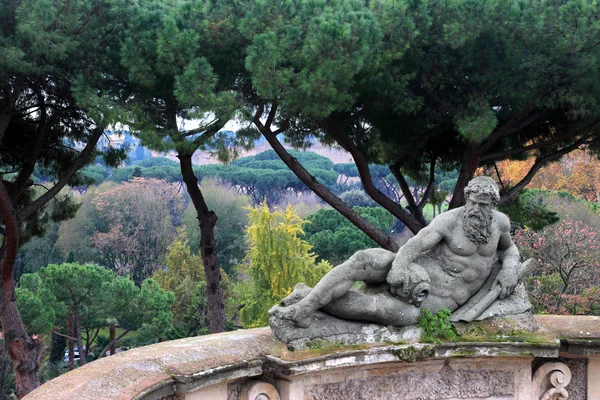 Standbeeld in villacelimontana, rome — Stockfoto