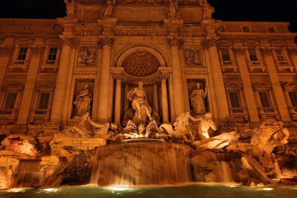 Trevi fountain at night — Stock Photo, Image