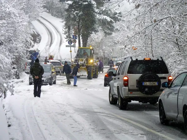 Şiddetli kar yağışı yol engeli — Stok fotoğraf