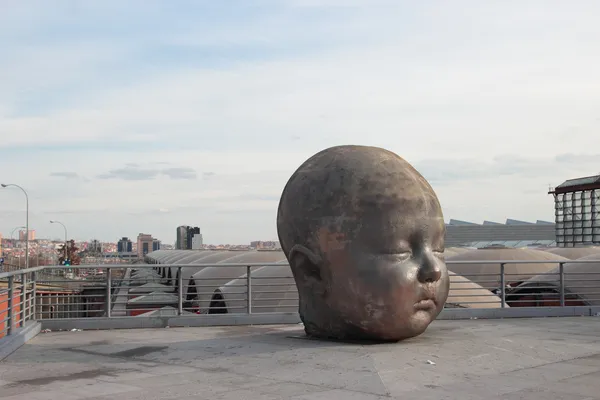 Estatua de cara de bebé — Foto de Stock