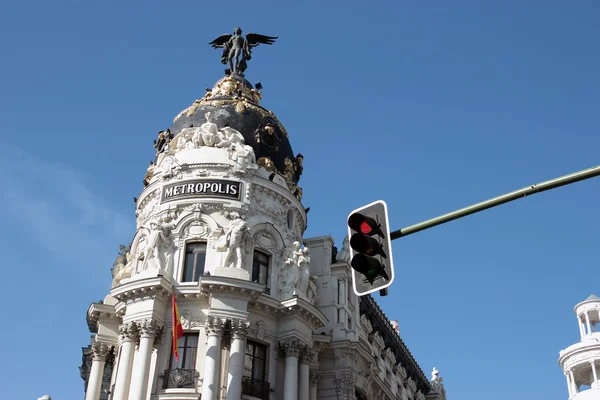 Metropolis byggnad fasad, madrid, Spanien — Stockfoto