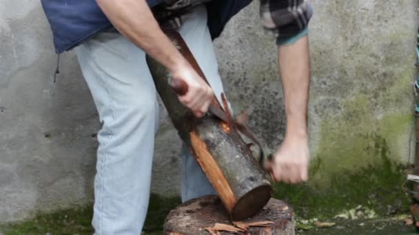 Timmerman op het werk — Stockvideo