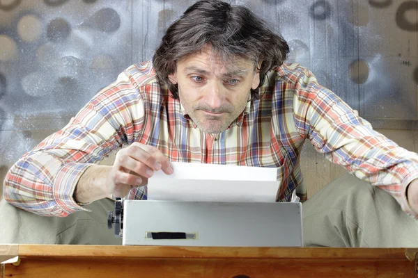 Man typing — Stock Photo, Image