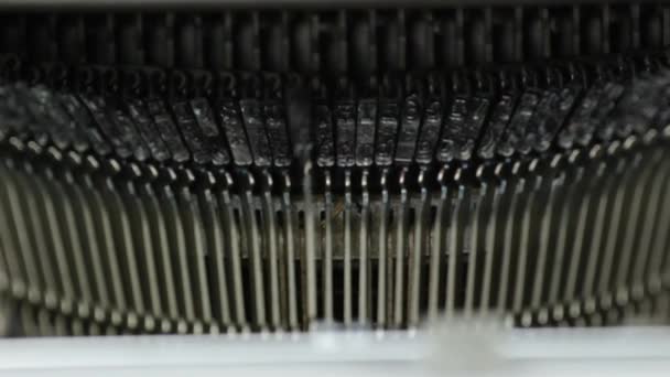 Antigo detalhe da máquina de escrever — Vídeo de Stock