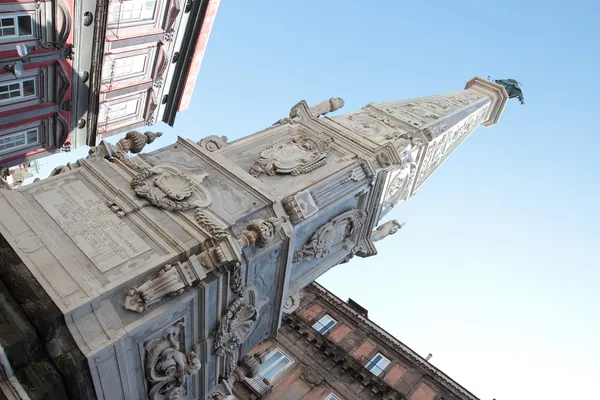 方尖碑在圣多米尼克广场，那不勒斯，意大利 — 图库照片