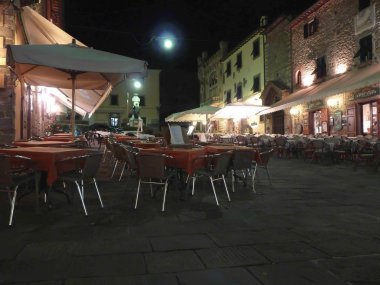 Piazza giusti geceleri