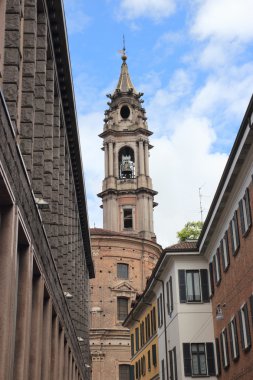Çan kulesinde novara