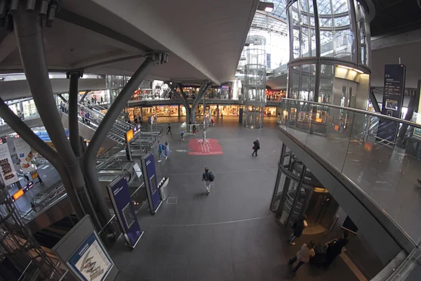 Berlin Hauptbahnhof (Berlins centralstation) — Stockfoto