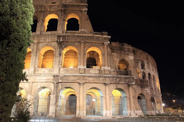 Colosseum på natten — Stockfoto