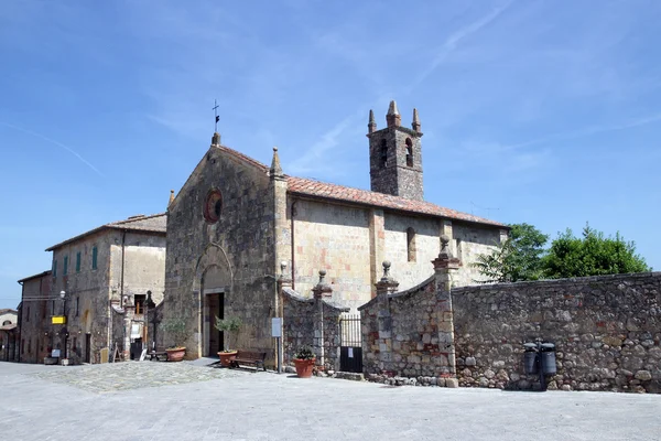 Igreja românica em Monteriggioni . — Fotografia de Stock
