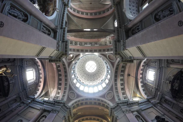 Bazilika san gaudenzio interiéru v novara, Itálie — Stock fotografie